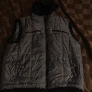 Mens Seduka hooded vest XXL it’s nice but It has a rip on inside